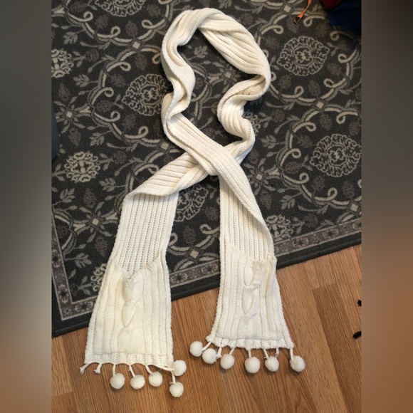 Slouchy hat, lot scarfs, and slipper socks - Picture 3 of 5